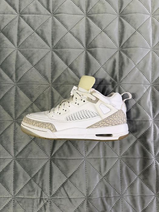 Vând  papuci Jordan Spizike Low (GS)