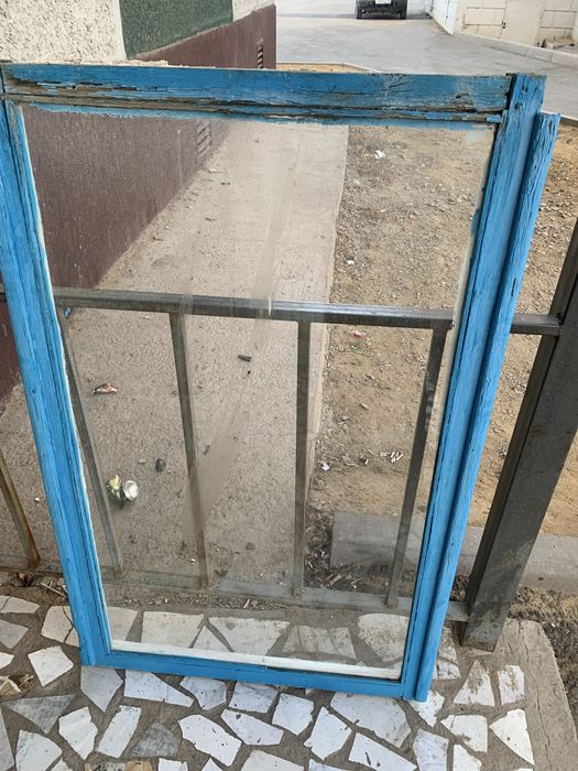 окна с рамками без трещин