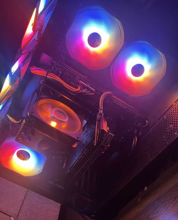 Gaming компютър почти нов