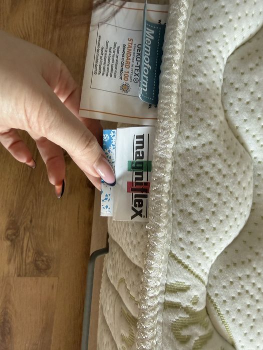 Две единични тапицирани легла с ракли и матраци iSleep