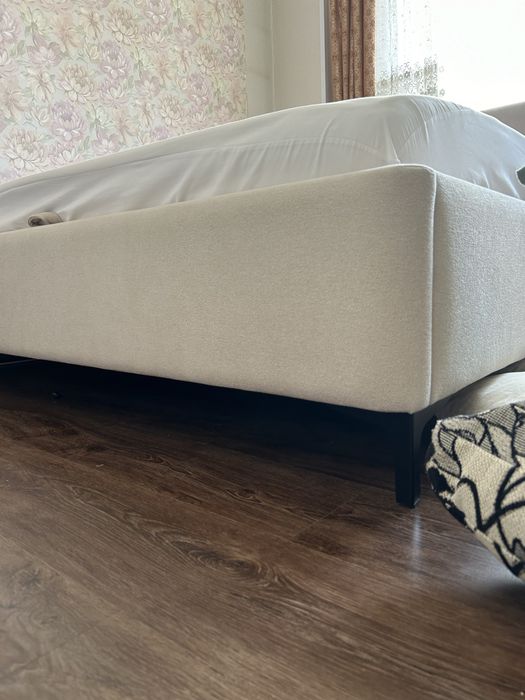 Продам двуспальную кровать