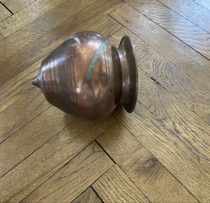 Меден съд за Аюрведичен масаж Широдара.