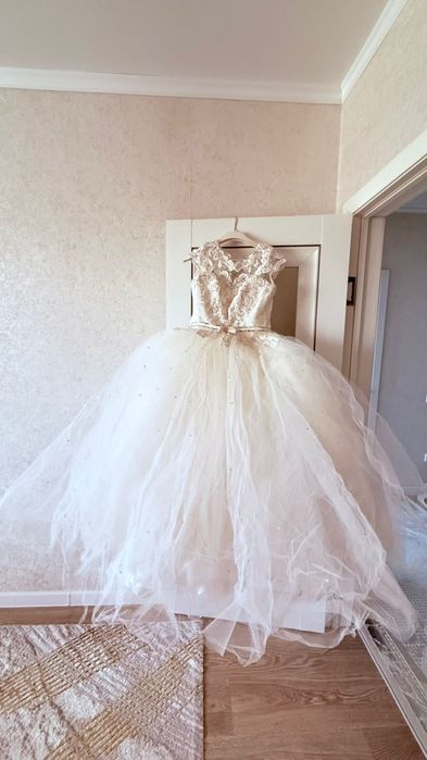 Свадебное платье за 15тыс.