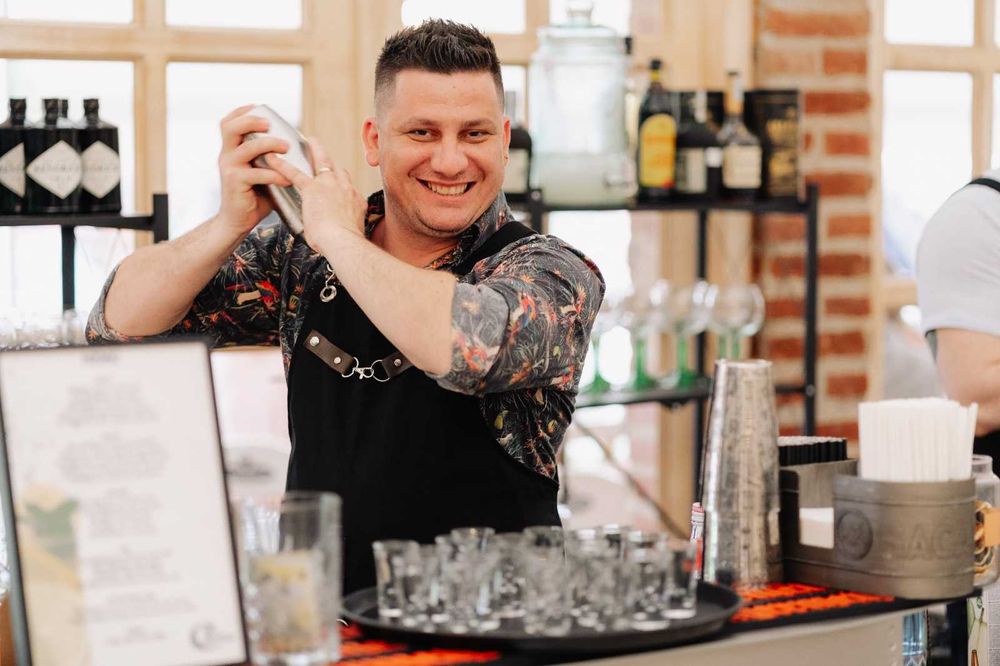 Cocktail Bar/Bar Mobil/Barmani pentru orice tip de eveniment!