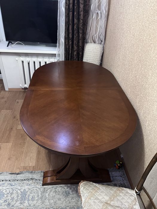 Стол из натурального дерева