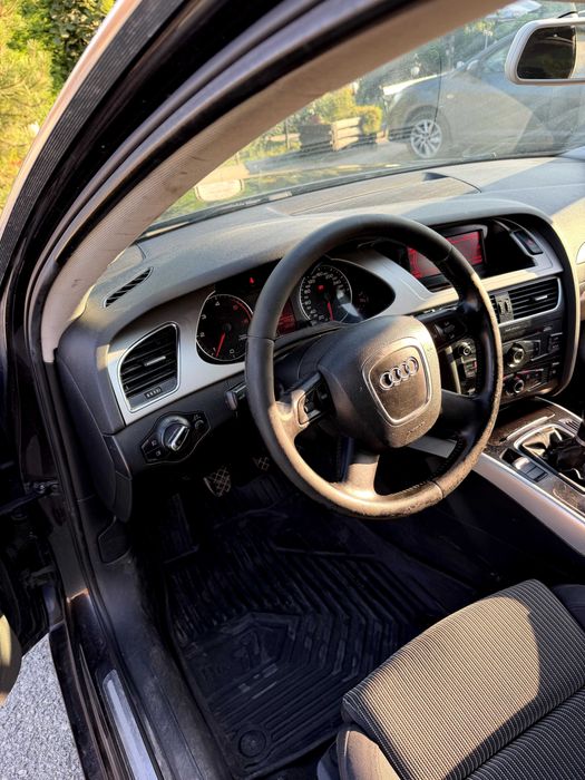 Продавам Ауди А4 2.0 TDI седан в добро състояние