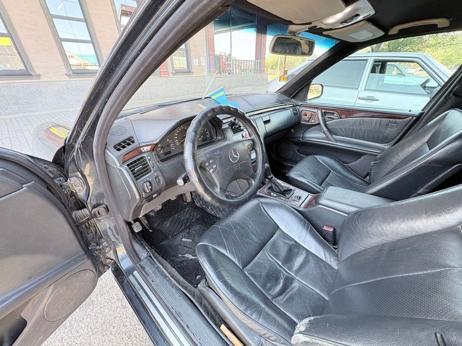 Продам машину Mersedes Benz 2.8