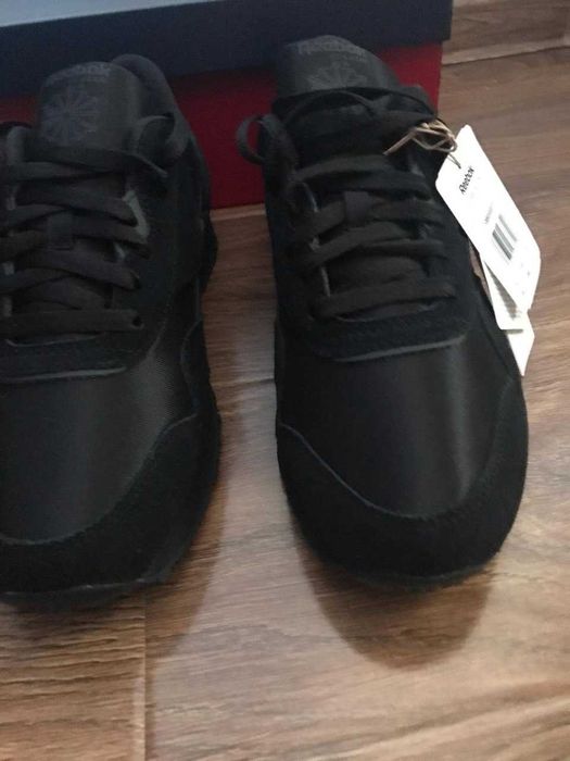 Reebok Sneakersi (Cititi atent descrierea)