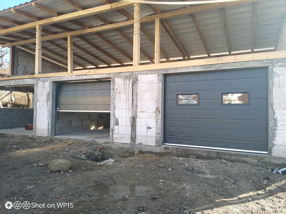 Usa Garaj "paznic mut de fier și șina, usa-si face treaba-n tihnă"