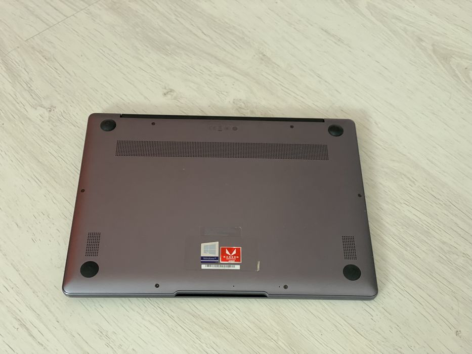 Huawei MatBook 13 cu procesor AMD Ryzen 7 3700U, 13” , 2K, 16GB, 512GB