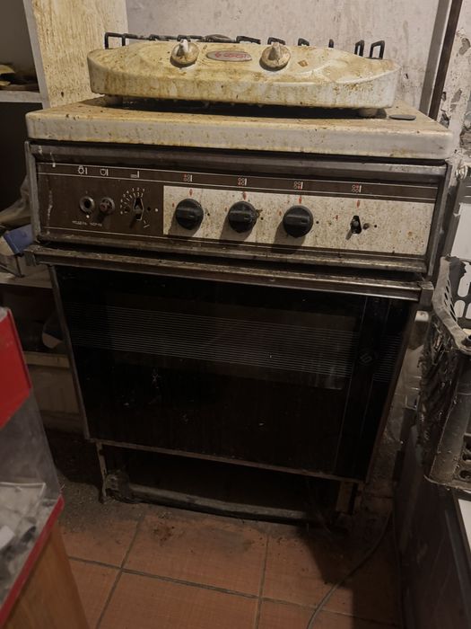 Продам газовую плиту