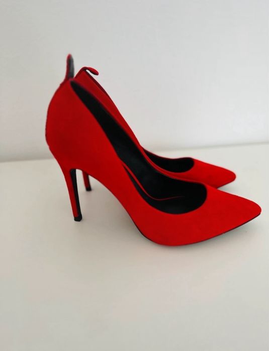 Pantofi Bershka marimea 37