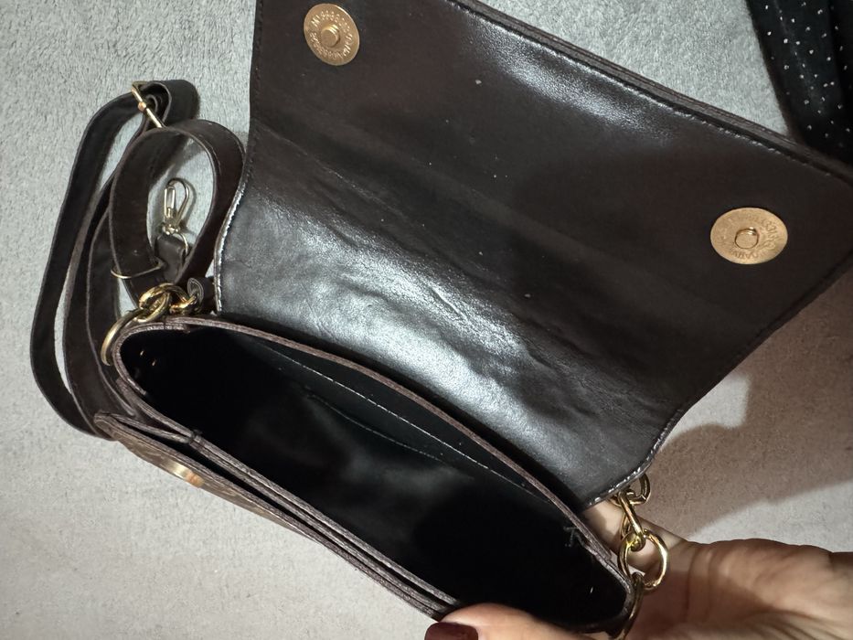 Малка дамска чанта Louis Vuitton – елегантен и емблематичен акцент