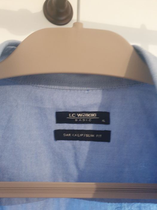 Vând cămăși purtate o singura dată marimea L si XL