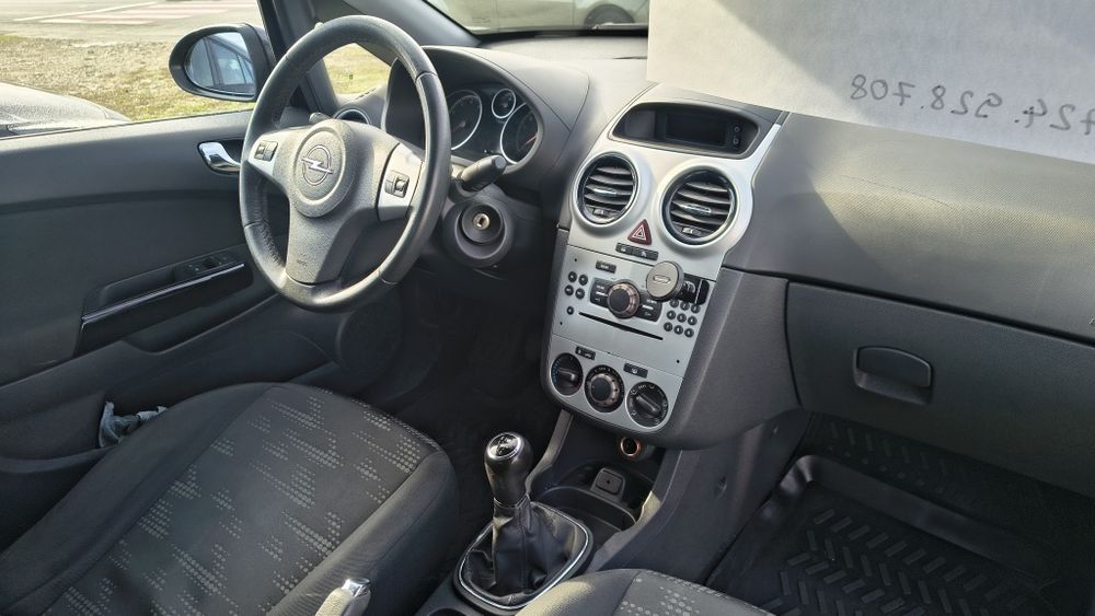 Opel CORSA 2011/ Facelift/ 1.2 benzina