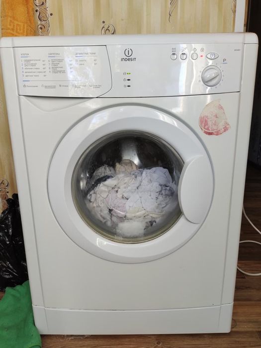 Продам стиральную машину indesit