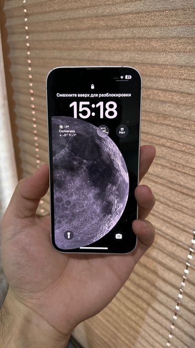 iPhone 14 white. 87% battery