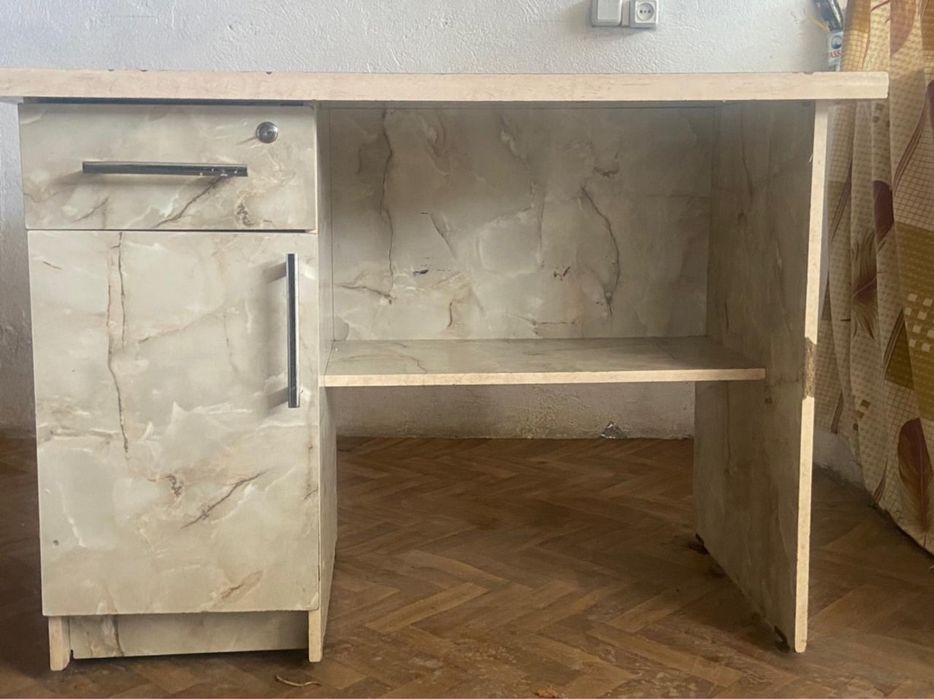 Стол мраморный