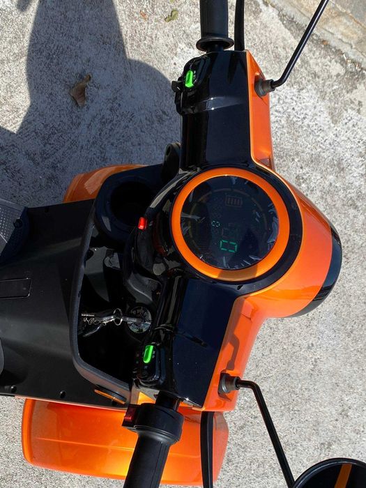 Електрическа четириколка FM4-LUX 1500W-ORANGE с 2 години гаранция