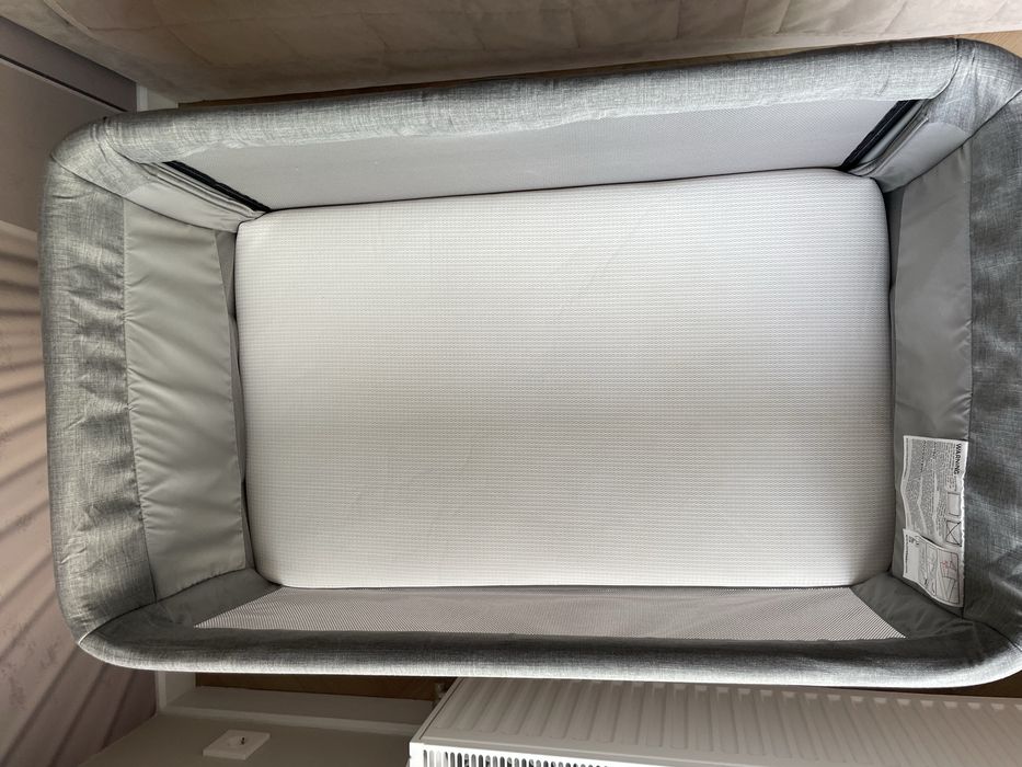 Продам детский манеж Joie