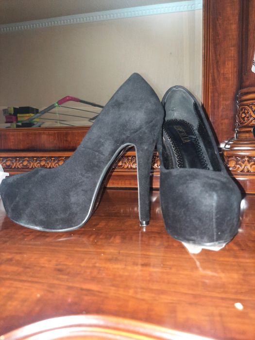 Oqshom un tufli juddayam chiroyli turadi