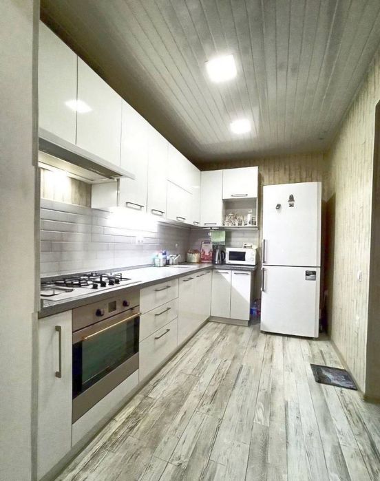 Улица Шота Руставели Яккасарайский район Трёхкомнатная 77 Серия