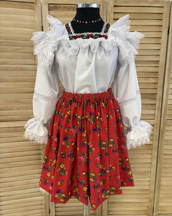 Costum traditional/popular pentru femei de Maramures