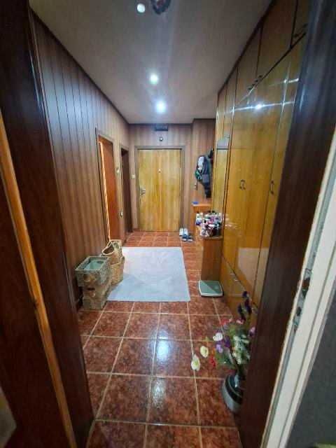 Продава се Четиристаен апартамент в Търговище, Център - 113 кв.м за 948 €/кв.м - Снимка #3
