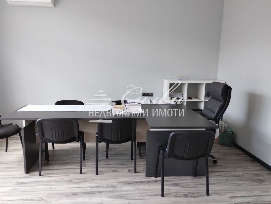 Дава се под наем Офис в Шумен, Пазара - 45 кв.м за 270.3 € - Снимка #1