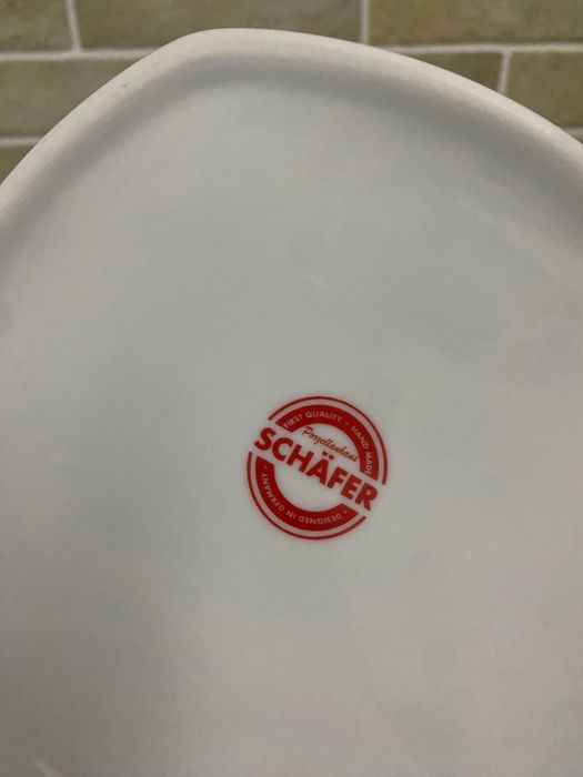 Уникален супник за сервиране на храна.