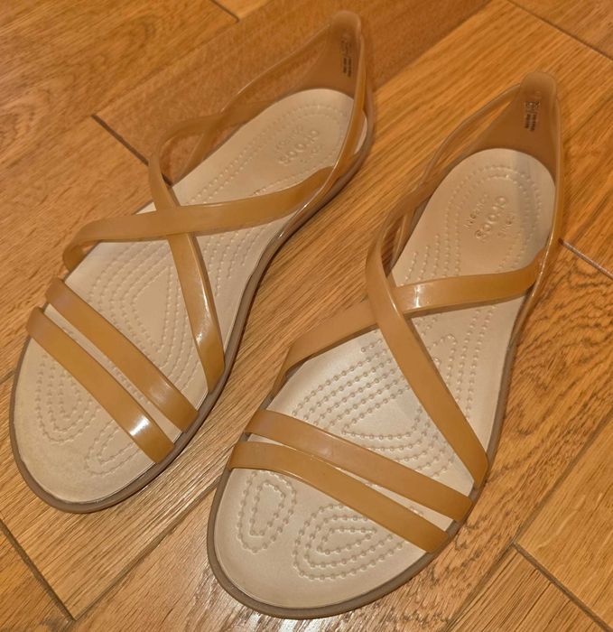 Crocs Isabella Strappy Sandal damă Auriu Mărime 37