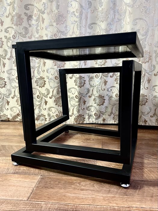 Стильный журнальный столик