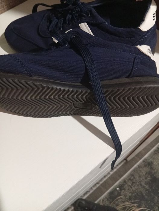 Продается обувь.