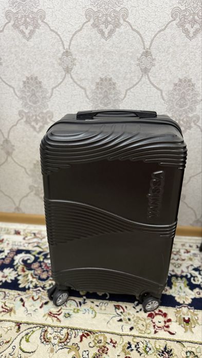 Продам чемоданы