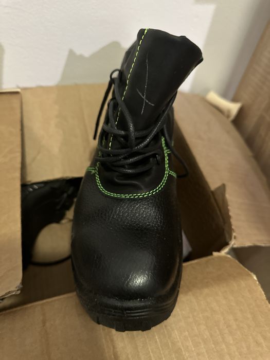 Продам спец. обувь