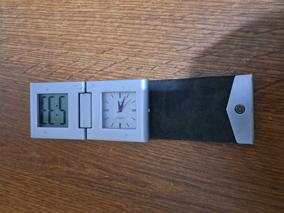 Ceas dual cu alarma pentru voiaj
