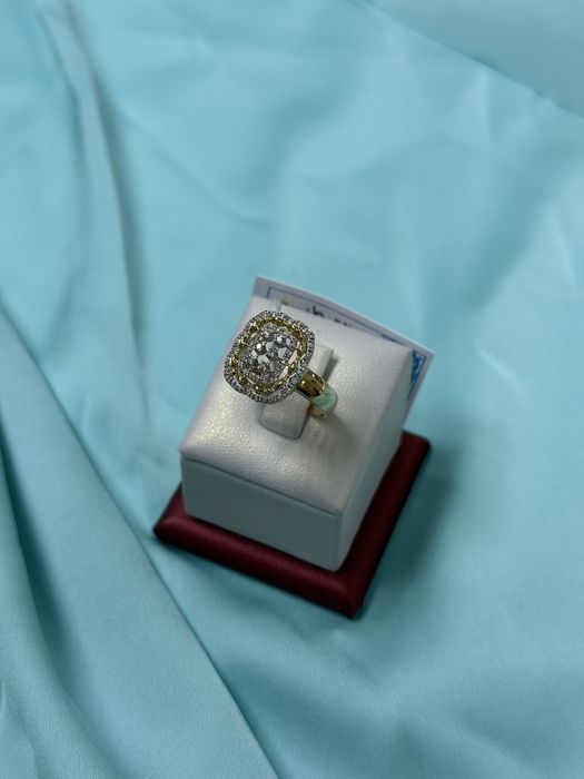 Золотое кольцо с бриллиантами