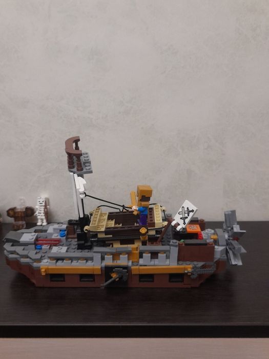 Продаётся Лего корабль с пиратами