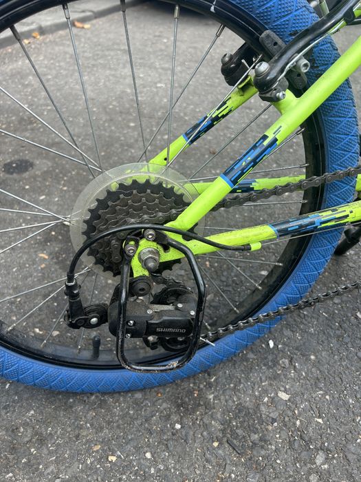 Bicicleta Rockrider ST500 roti 20”, cauciucuri albastre, stare f buna