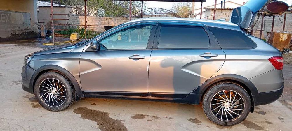 Lada vesta sw cross sotiladi