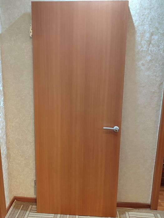 Продаю дверь 80 см на 2 метра