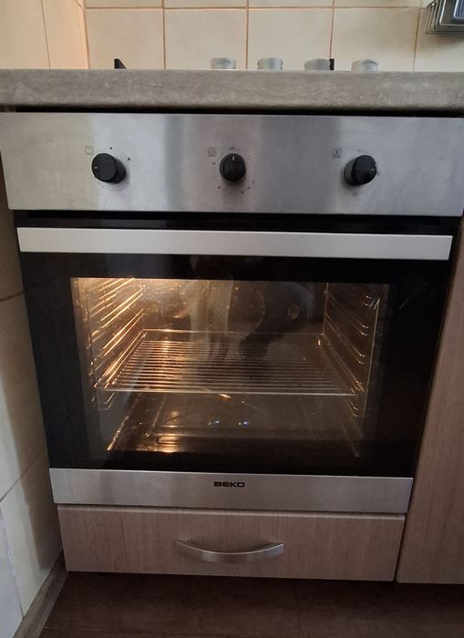 Vind  cuptor  pe gaz + plită pe gaz+ hotă decorativa