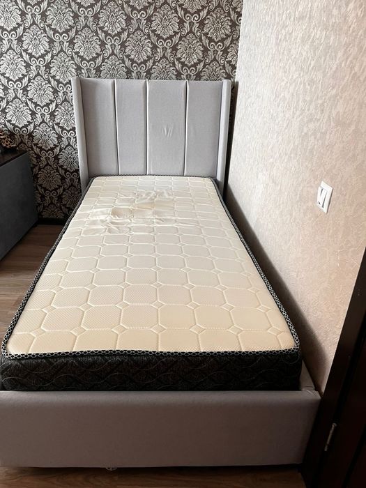 Кровать с ортопедическим матрасом