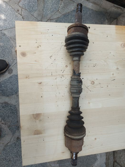 Лява ( къса ) полуоска Нисан Примера П12 / Nissan Primera P12