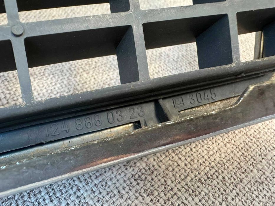 Grila radiator Mercedes-Benz CE W124 Sedan A124 Cabrio S124 Break C124 Coupe 1993-1995