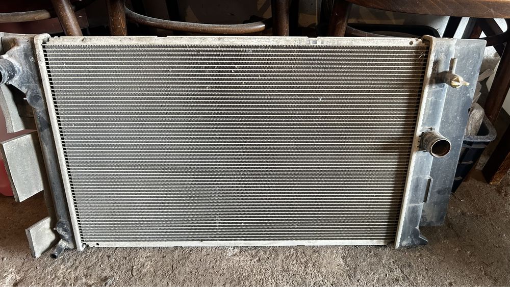 Продам Радиатор на тойоту королла