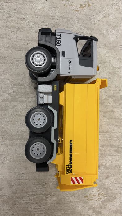 Грузовик на пульте управления