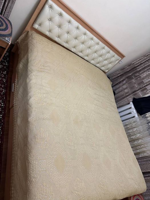 двуспальная кровать