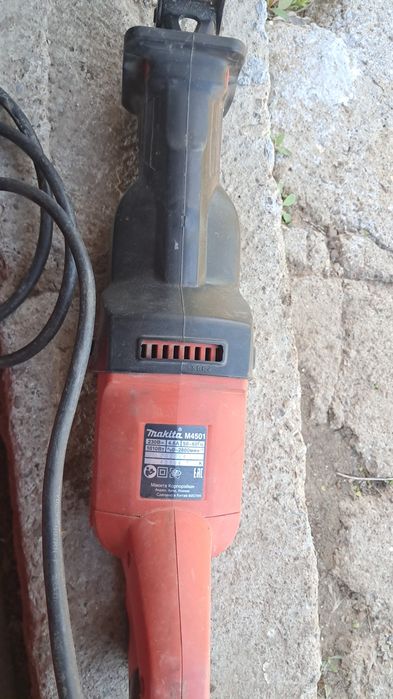Пила сабельная makita