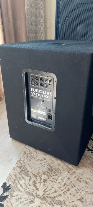 Активный сабвуфер Behringer
